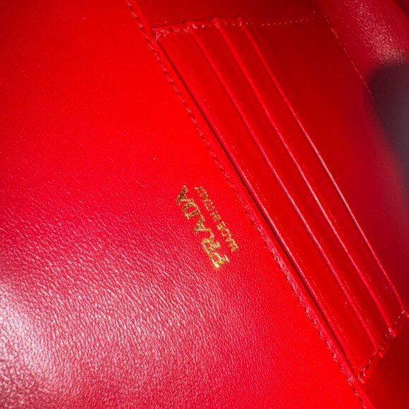 Prada Red Patent leather mini-bag - Picture 4 of 14